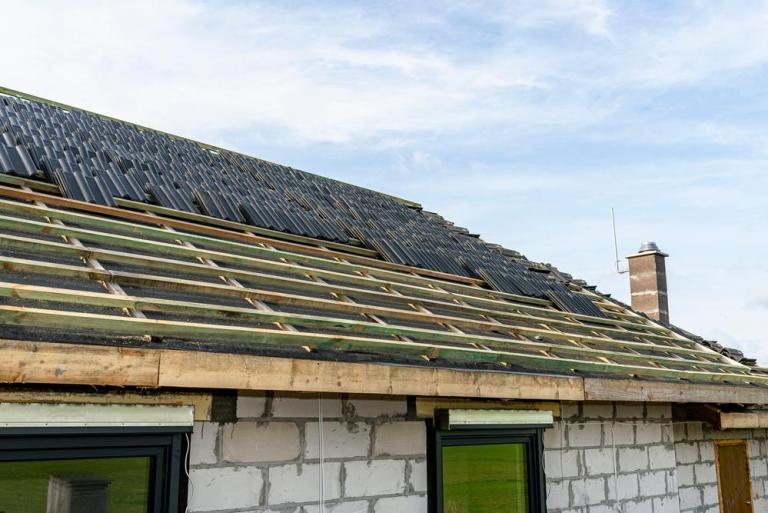 Rénovation de toiture à Houdan : conseils et étapes clés